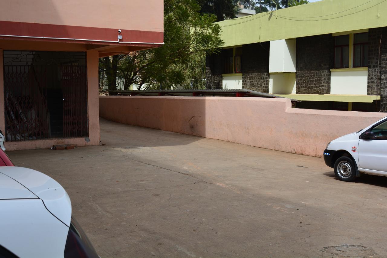 Hotel Blue Hills International Ooty Esterno foto